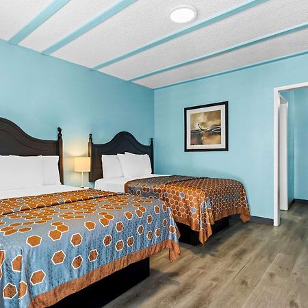 Rodeway Inn & Suites North Hollywood Burbank Airport - Universal Area Los Angeles Dış mekan fotoğraf