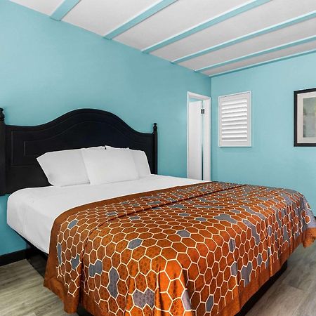 Rodeway Inn & Suites North Hollywood Burbank Airport - Universal Area Los Angeles Dış mekan fotoğraf
