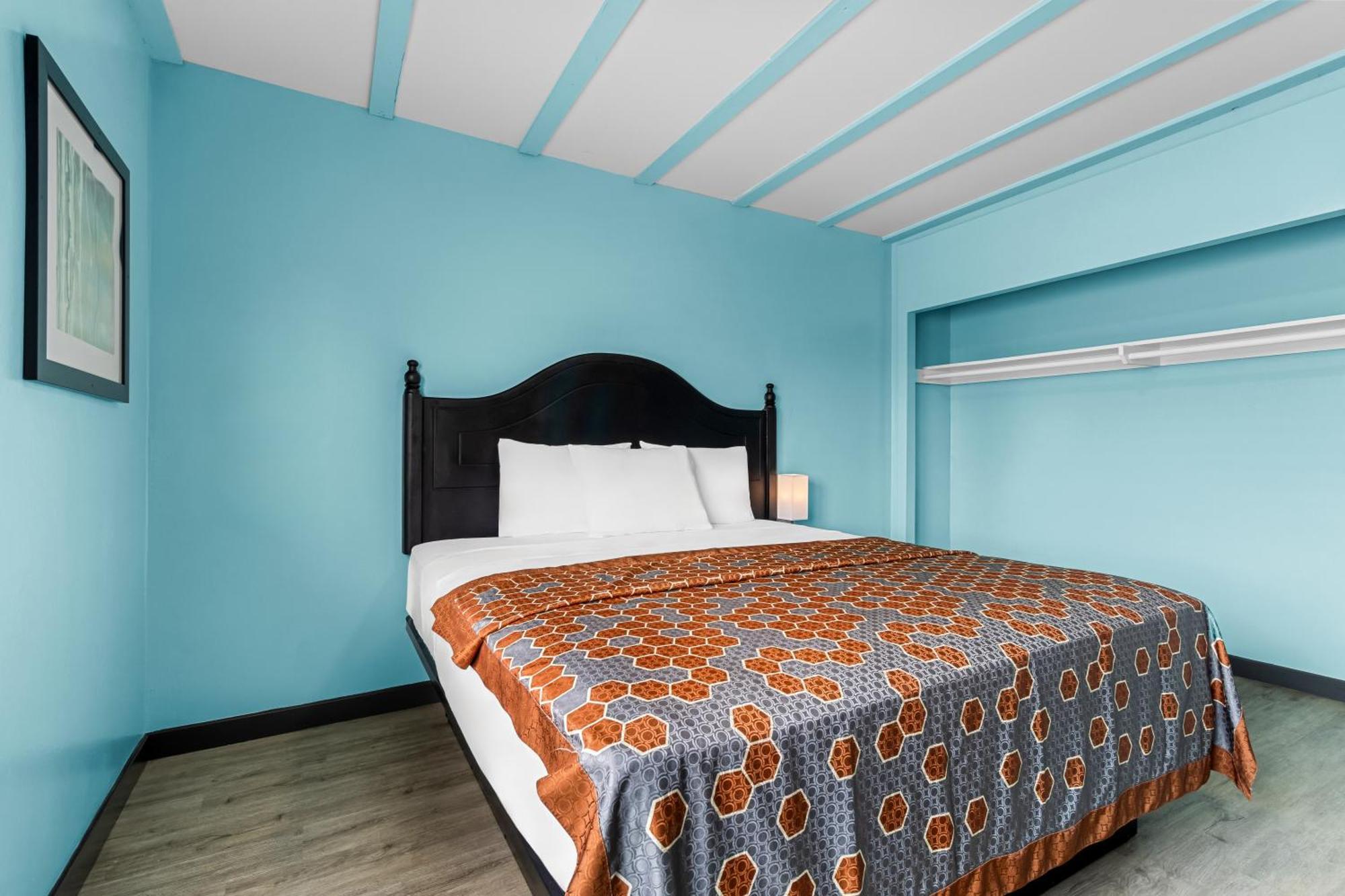 Rodeway Inn & Suites North Hollywood Burbank Airport - Universal Area Los Angeles Dış mekan fotoğraf