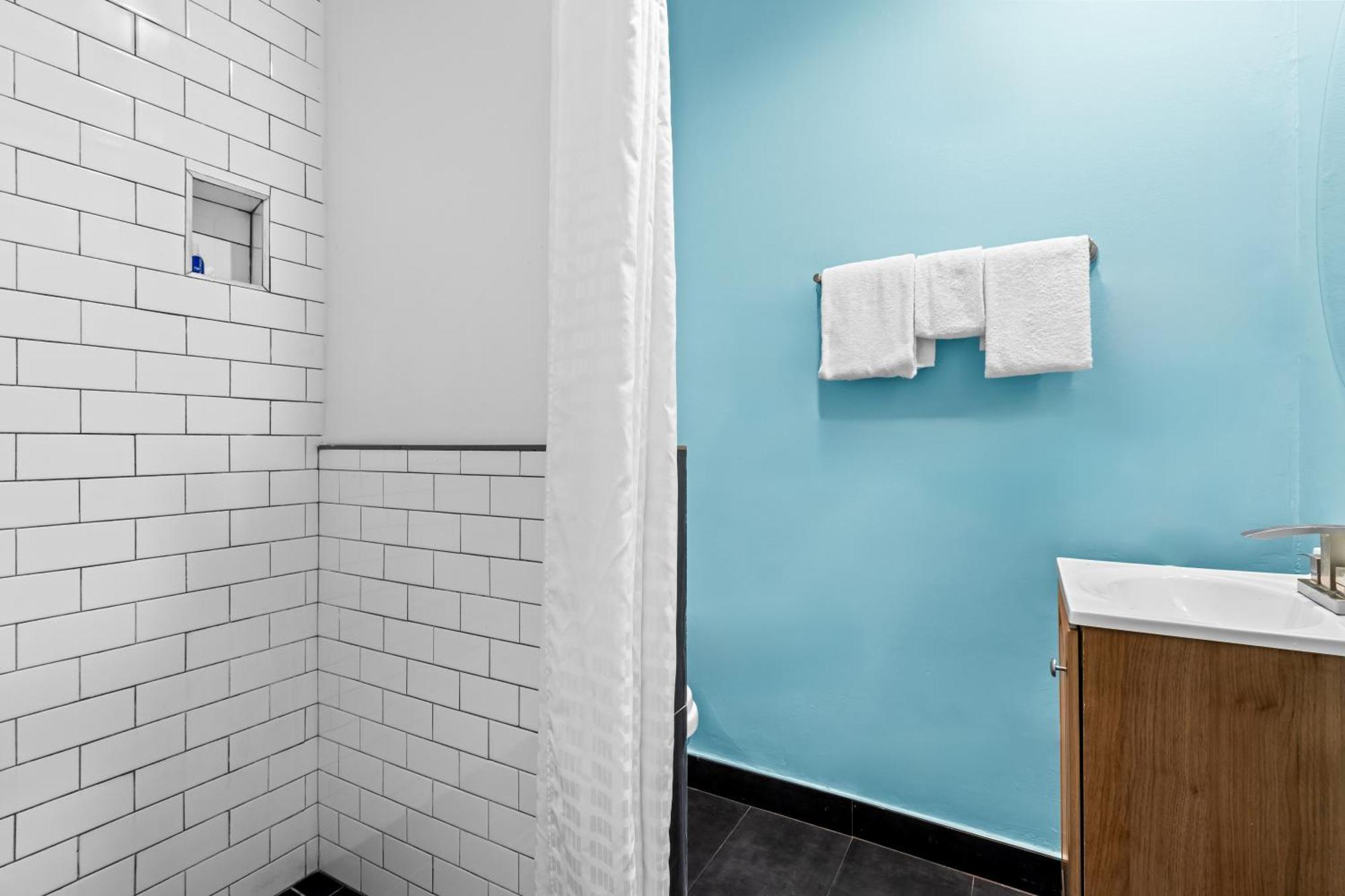 Rodeway Inn & Suites North Hollywood Burbank Airport - Universal Area Los Angeles Dış mekan fotoğraf