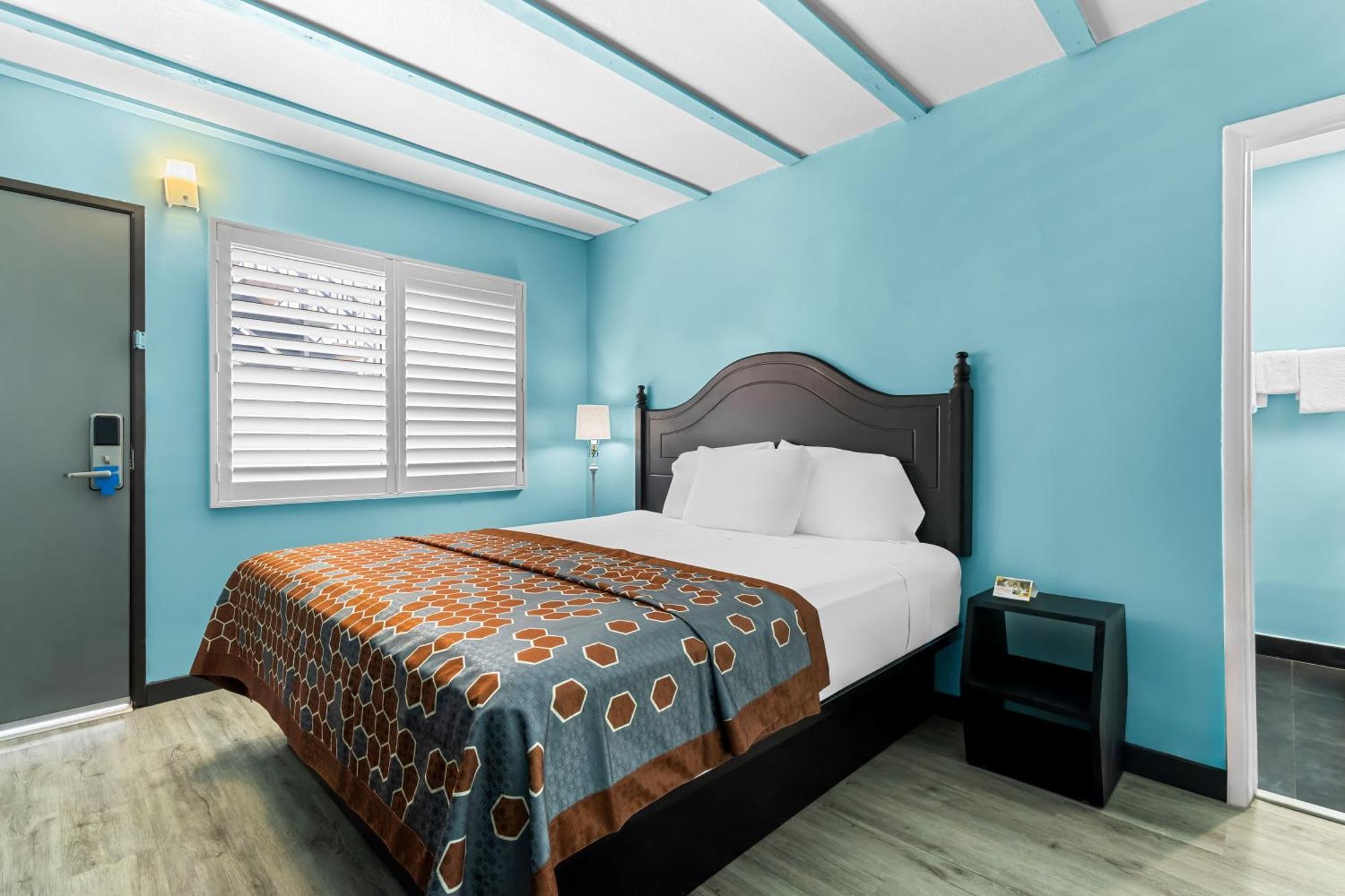 Rodeway Inn & Suites North Hollywood Burbank Airport - Universal Area Los Angeles Dış mekan fotoğraf