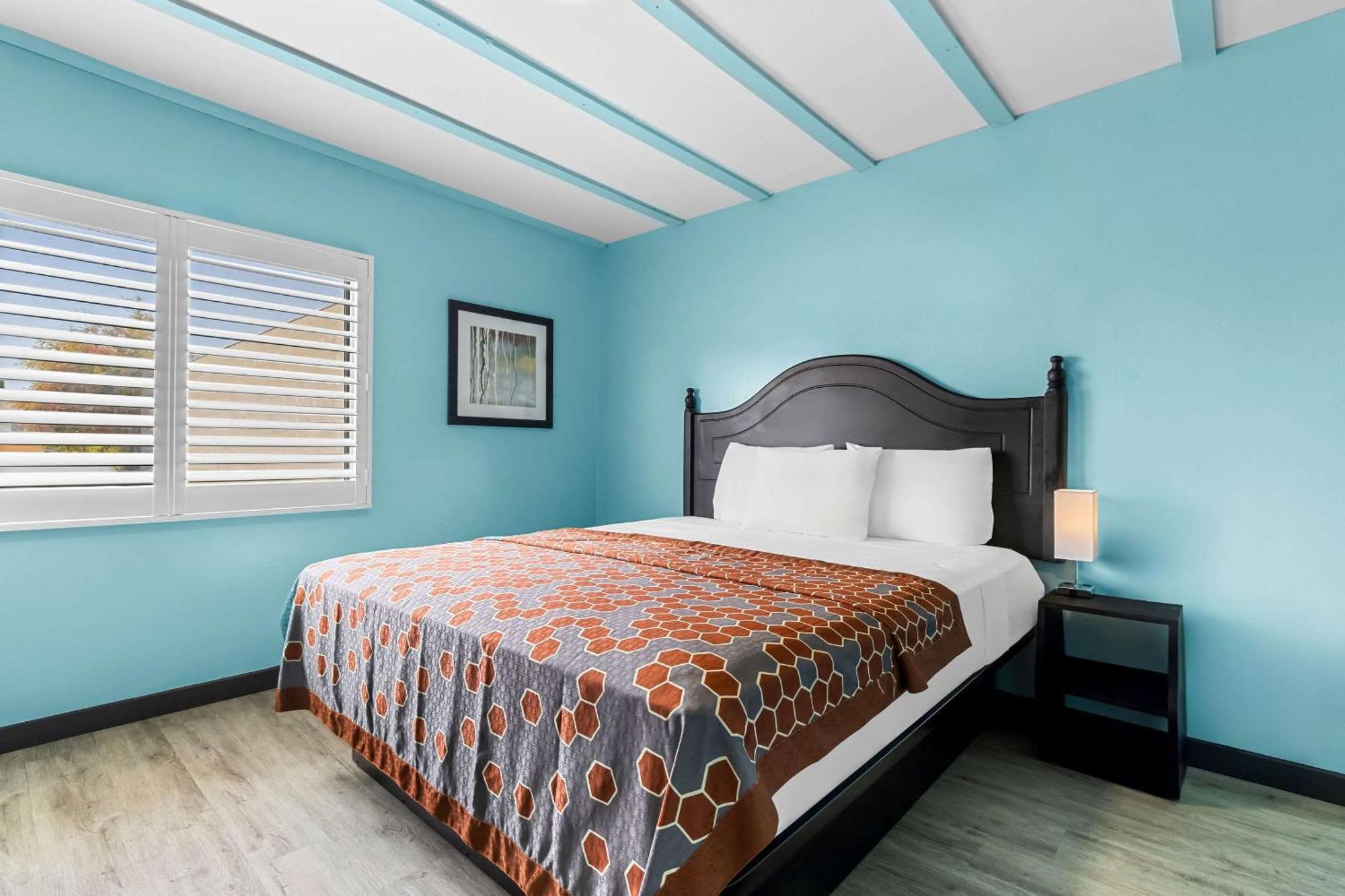 Rodeway Inn & Suites North Hollywood Burbank Airport - Universal Area Los Angeles Dış mekan fotoğraf