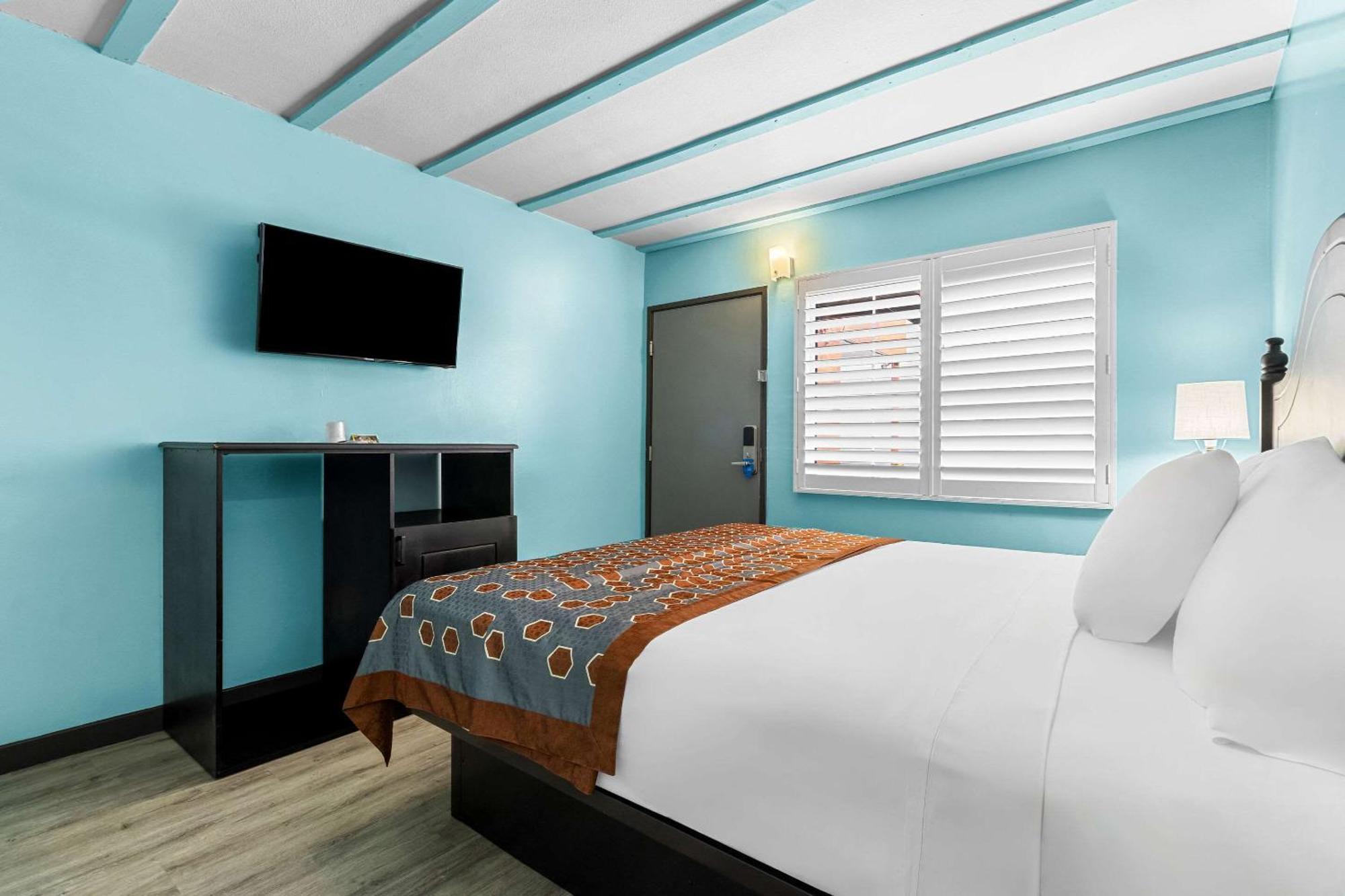 Rodeway Inn & Suites North Hollywood Burbank Airport - Universal Area Los Angeles Dış mekan fotoğraf