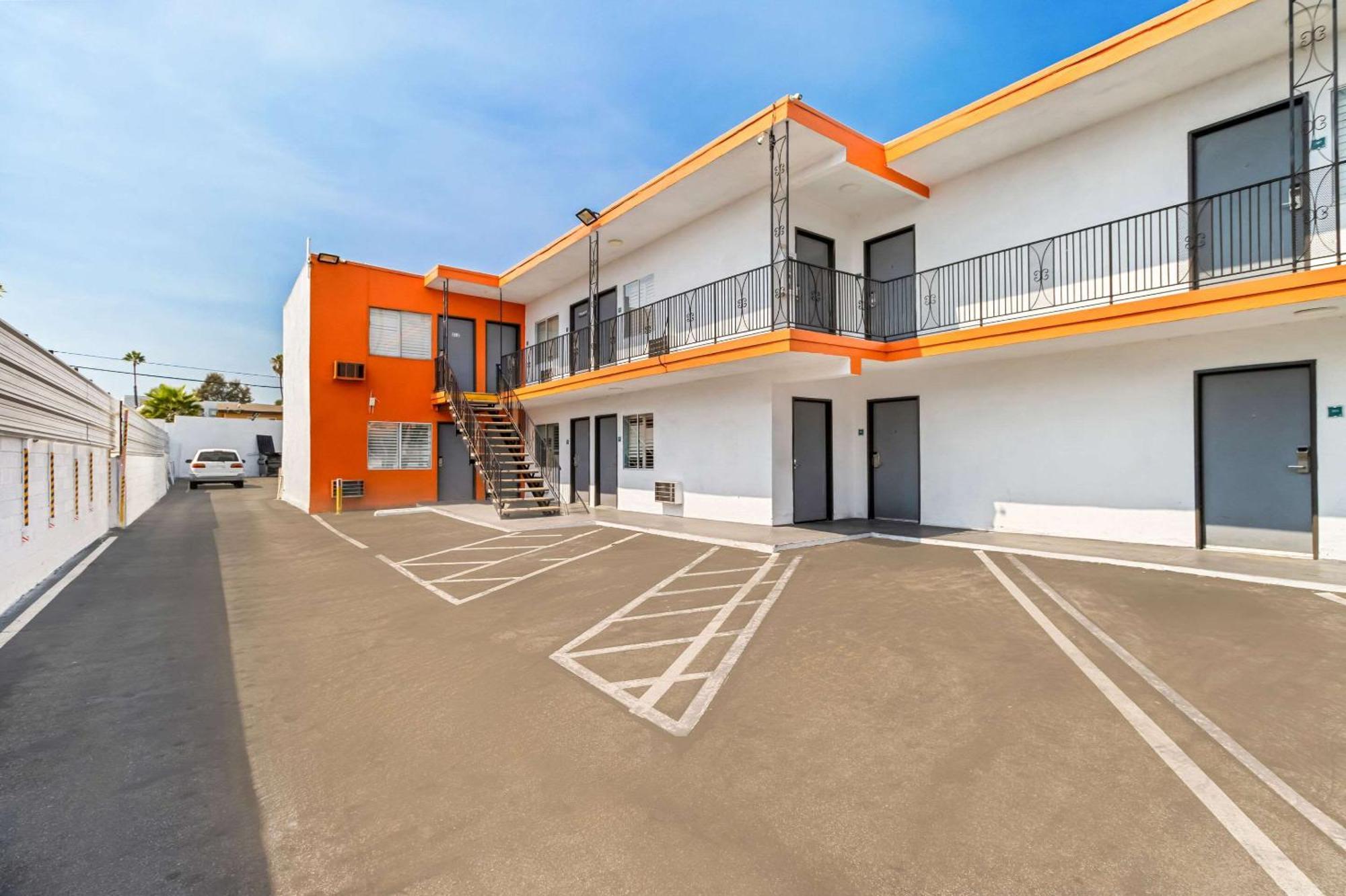 Rodeway Inn & Suites North Hollywood Burbank Airport - Universal Area Los Angeles Dış mekan fotoğraf