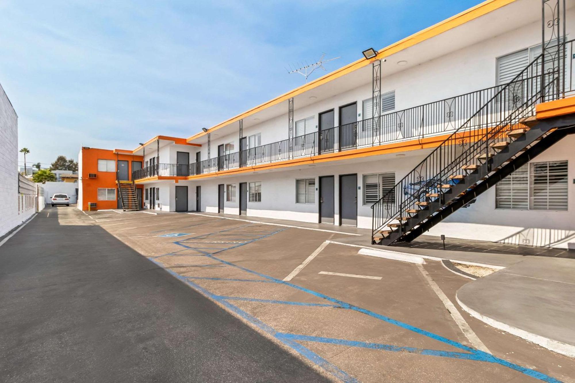 Rodeway Inn & Suites North Hollywood Burbank Airport - Universal Area Los Angeles Dış mekan fotoğraf
